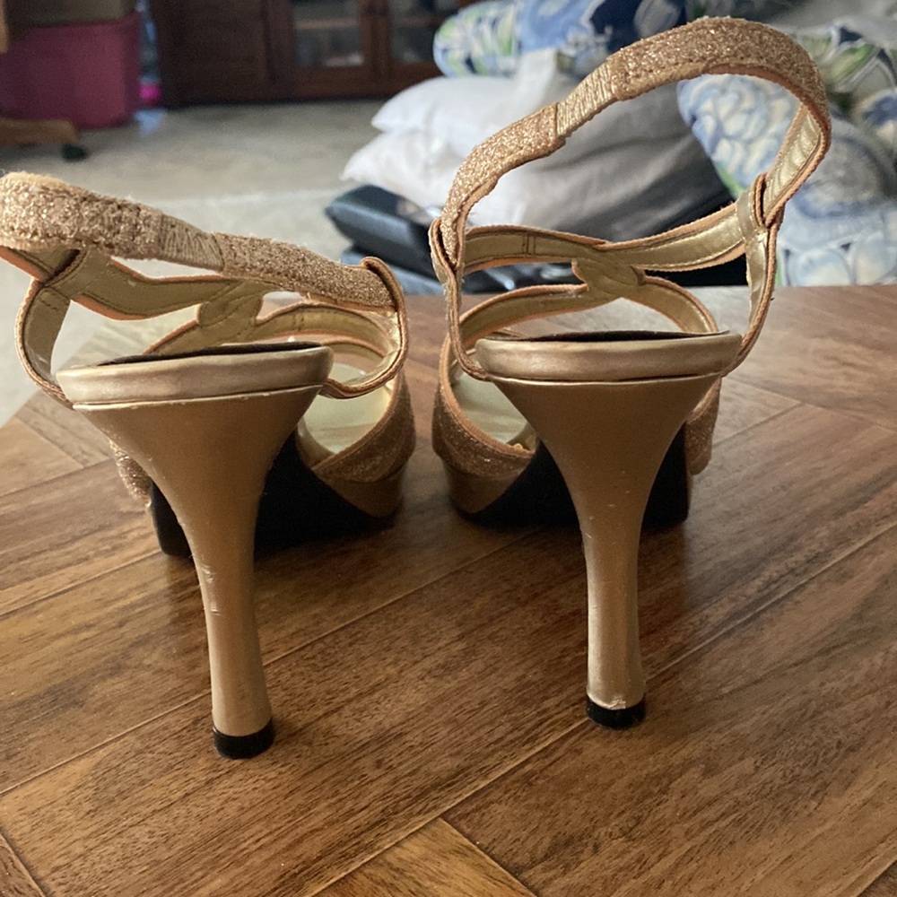 Gold heels - Picture 3 of 6